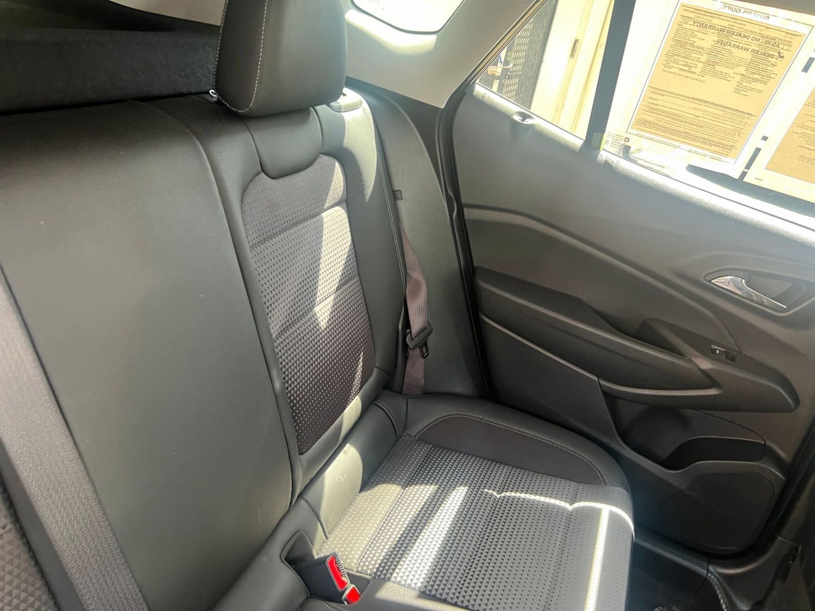 Used 2025 Chevrolet Trax LT w/ LT Convenience Package FWD image 32