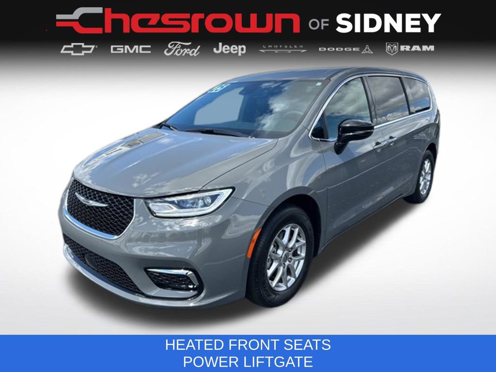 Used 2025 Chrysler Pacifica Select