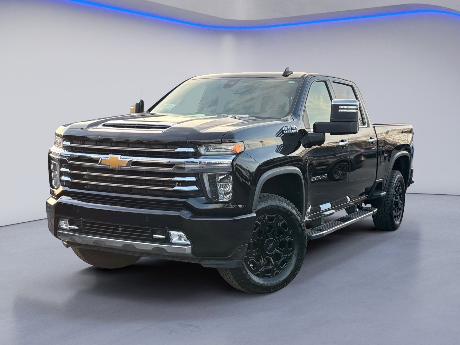 Used 2023 Chevrolet Silverado 2500 High Country w/ Safety Package II image 2