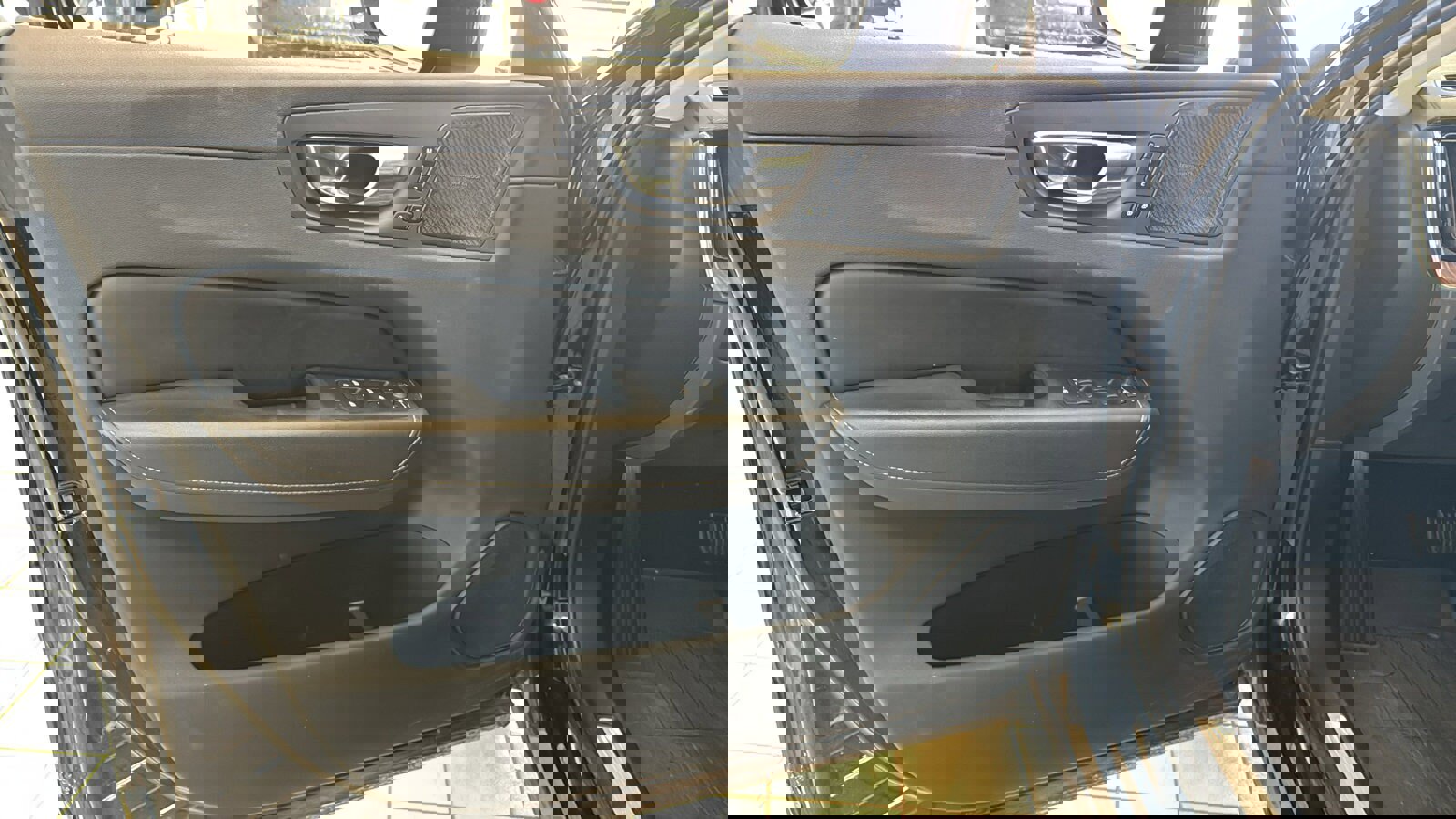 Certified 2023 Volvo XC60 B5 Ultimate w/ Climate Package image 21