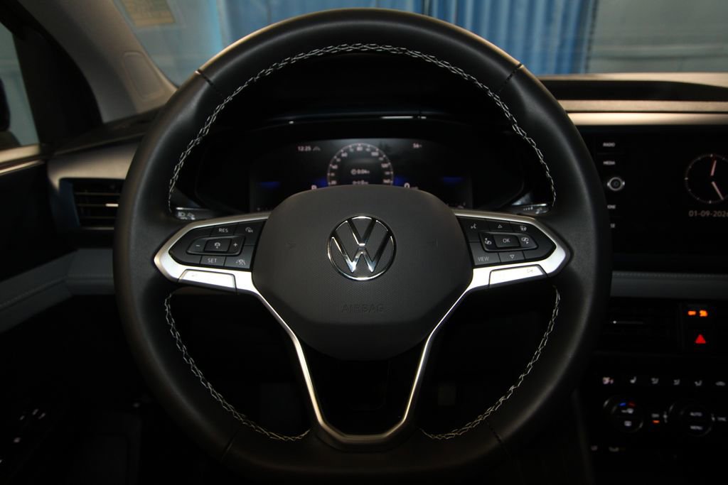 Used 2024 Volkswagen Taos SE image 11