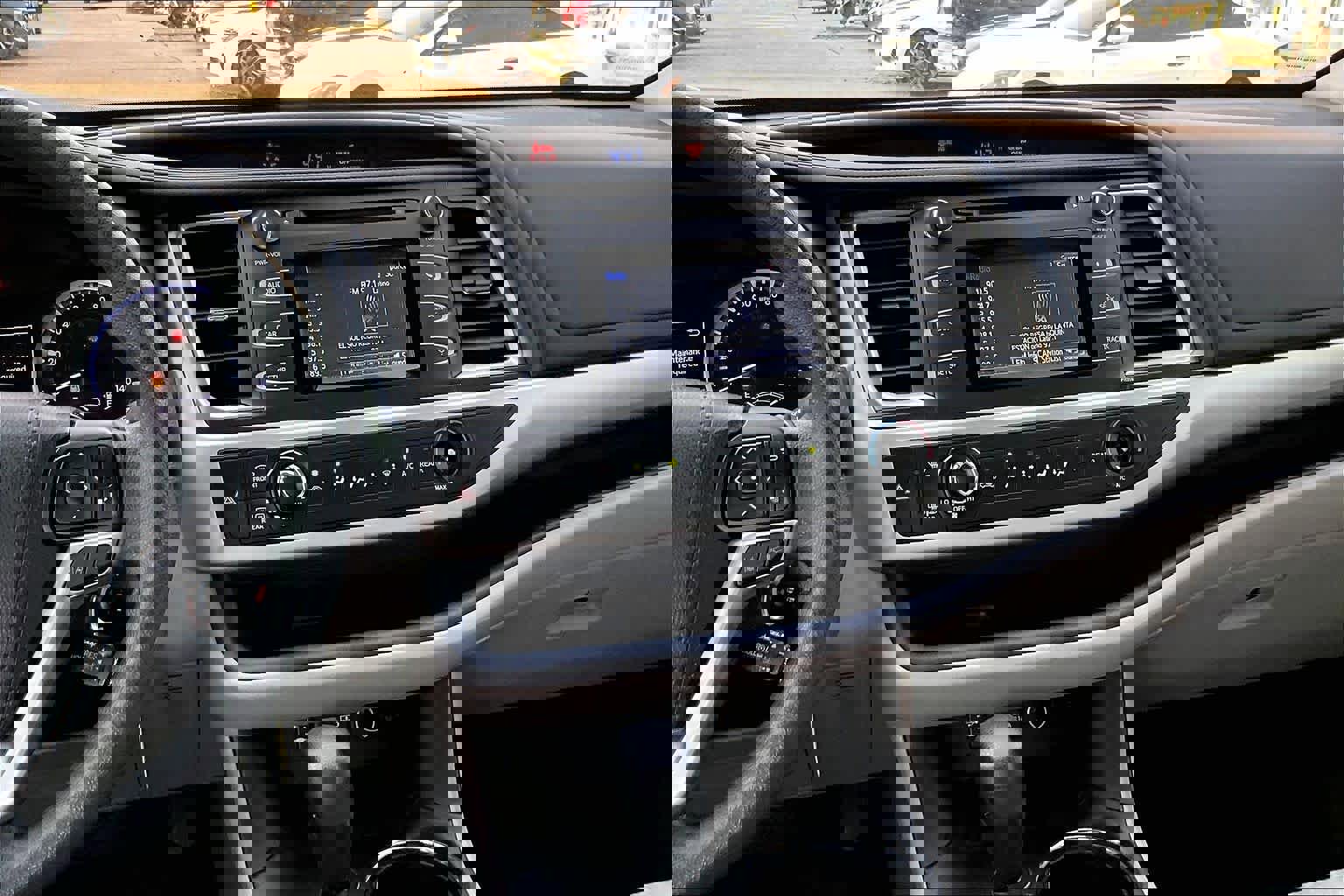 Used 2017 Toyota Highlander LE image 6