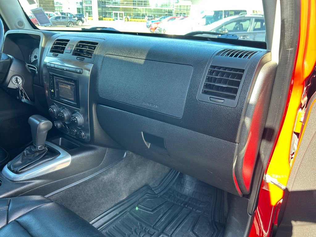 Used 2010 HUMMER H3 image 26