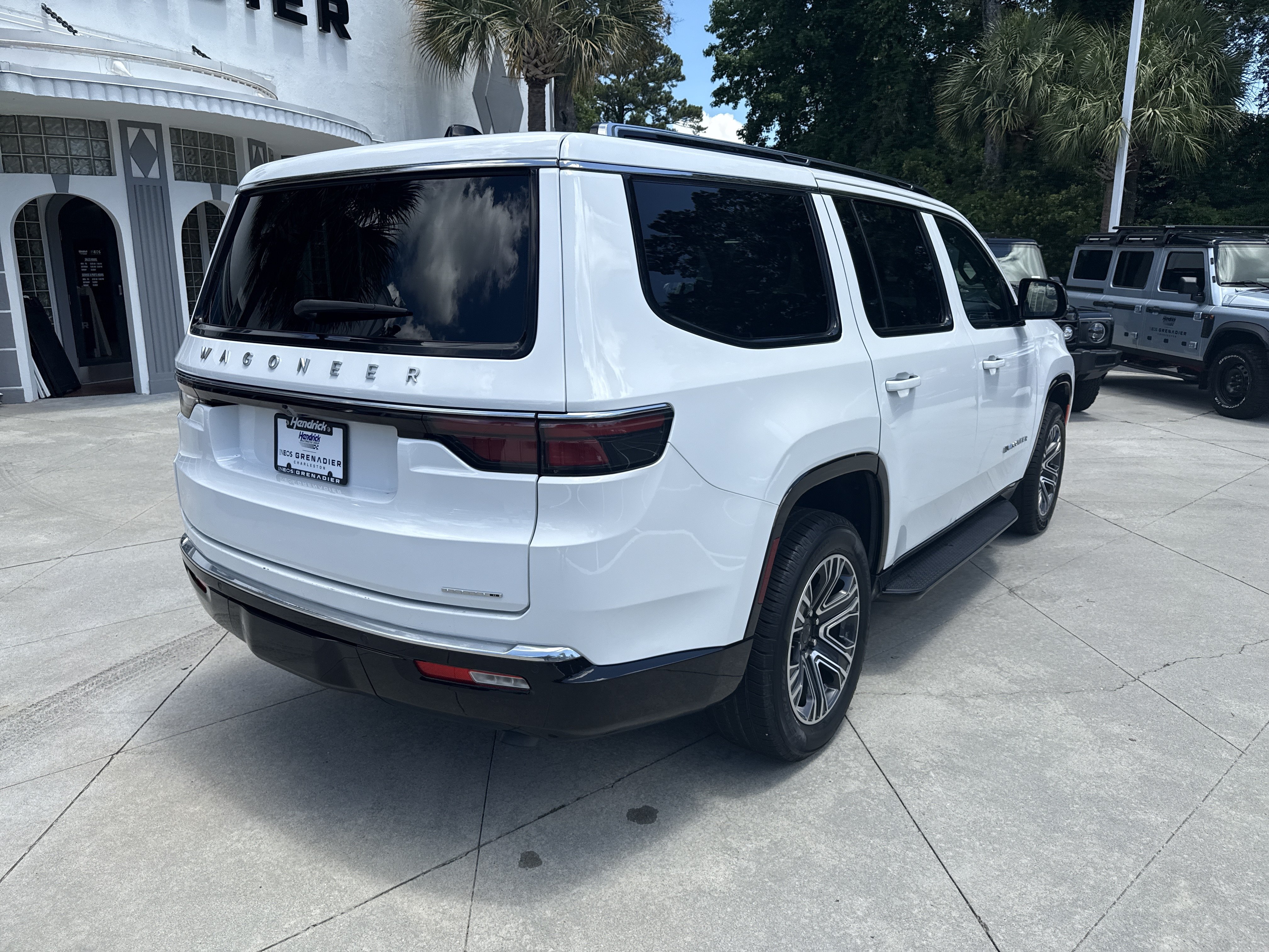 Used 2024 Jeep Wagoneer Series II w/ Flexible Seating Group RWD image 9