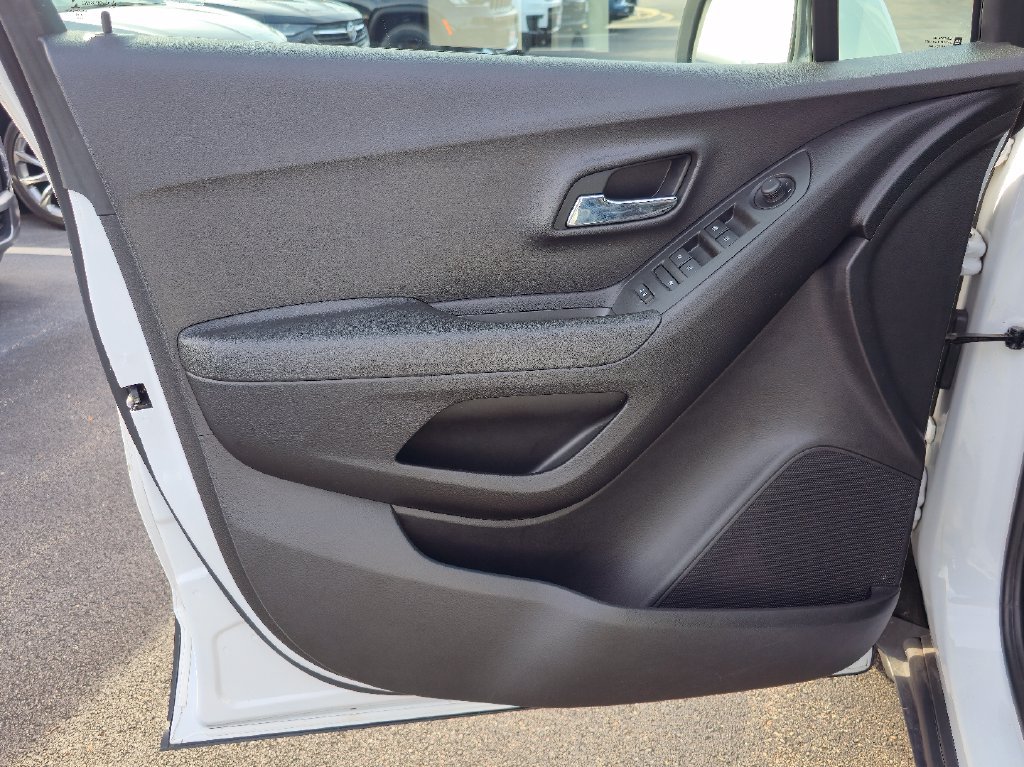 Certified 2019 Chevrolet Trax LT w/ LT Convenience Package FWD image 20