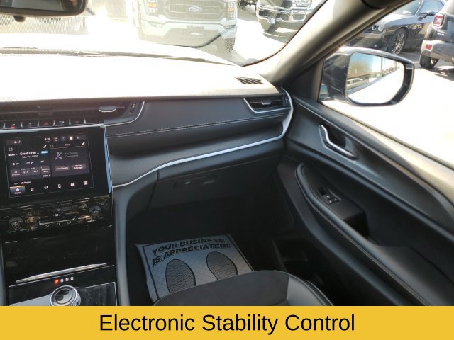 Used 2023 Jeep Grand Cherokee L Laredo AWD/4WD image 16