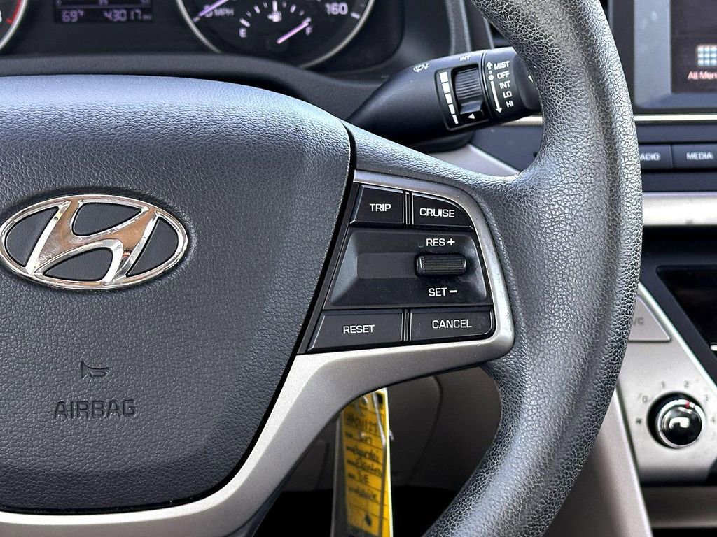 Used 2017 Hyundai Elantra SE image 22