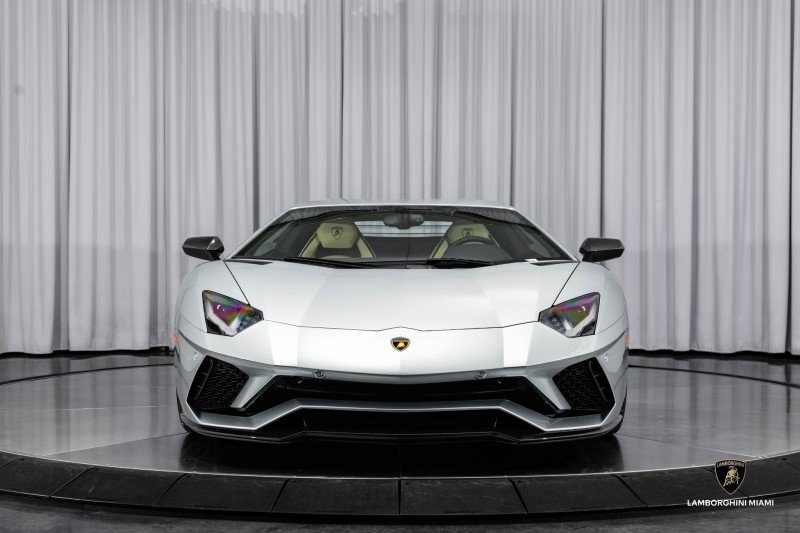 Used 2018 Lamborghini Aventador S image 8