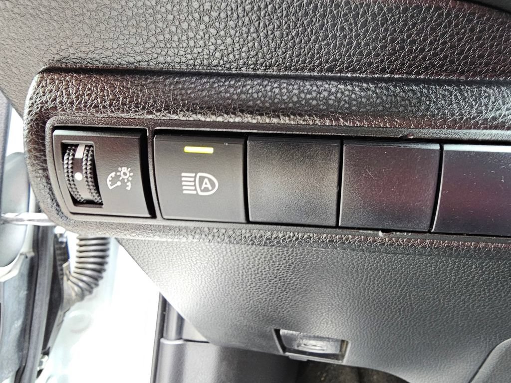 Used 2021 Toyota Corolla SE FWD image 25