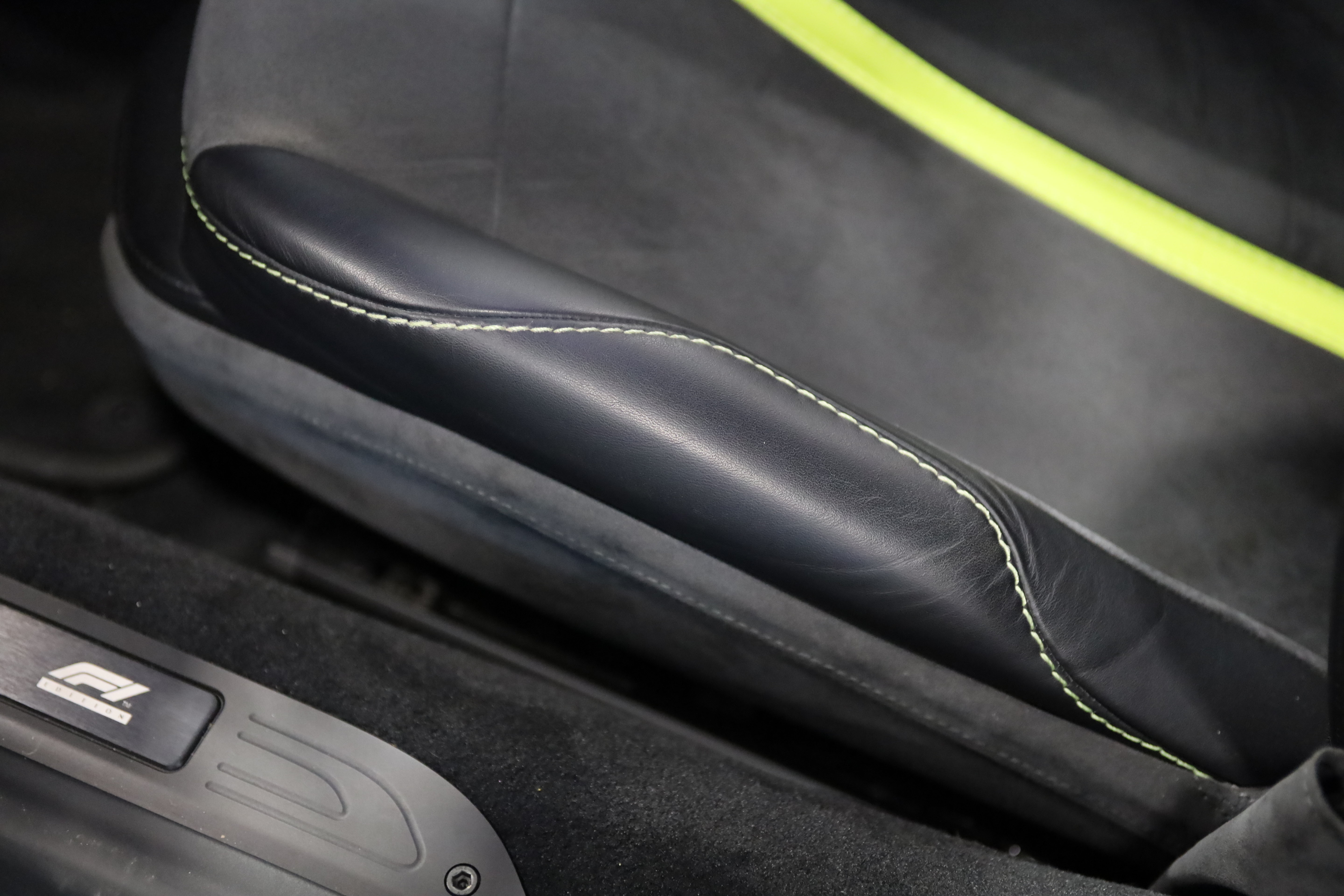 Used 2023 Aston Martin V8 Vantage Coupe RWD image 15