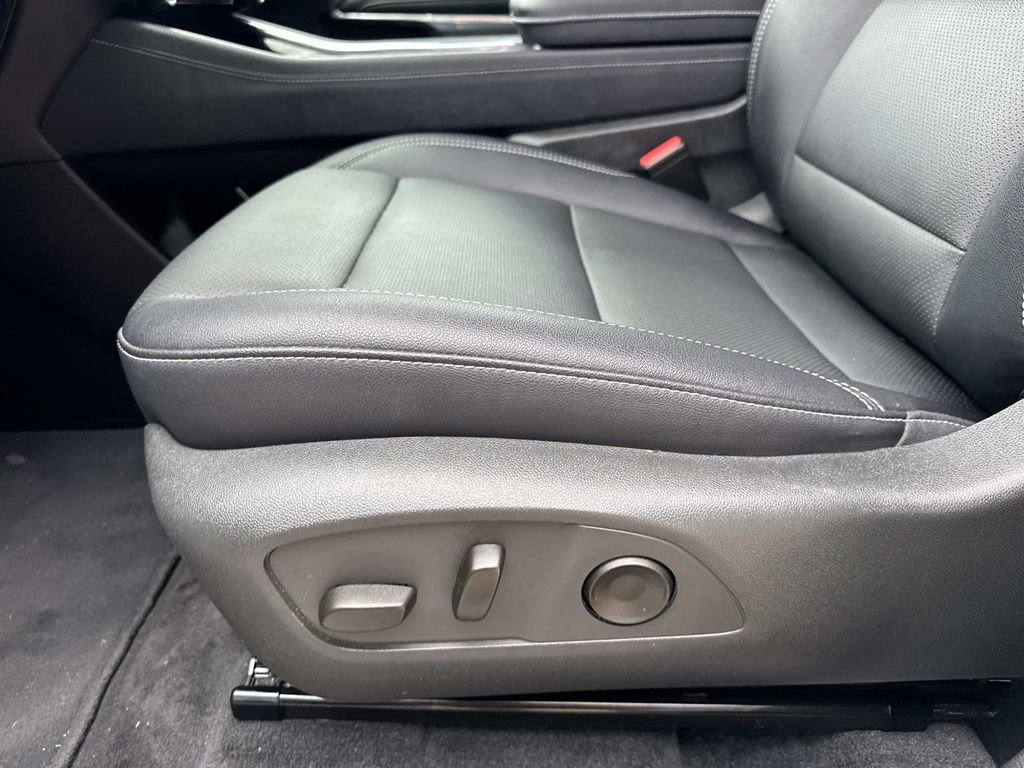 Certified 2025 Chevrolet Traverse LT image 18