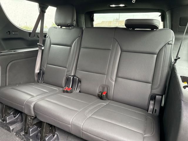 Used 2025 Chevrolet Suburban Z71 AWD/4WD image 24