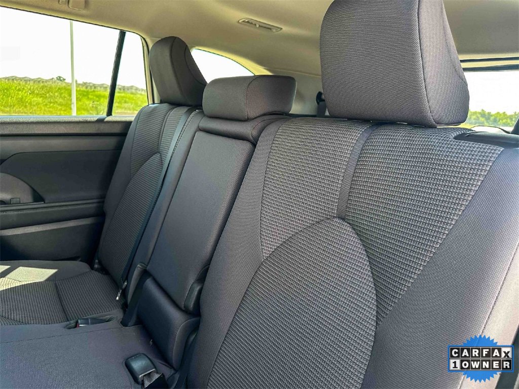 Used 2022 Toyota Highlander LE image 19