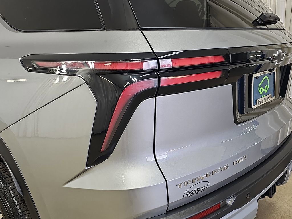 Certified 2025 Chevrolet Traverse LT w/ Driver Confidence Package image 40