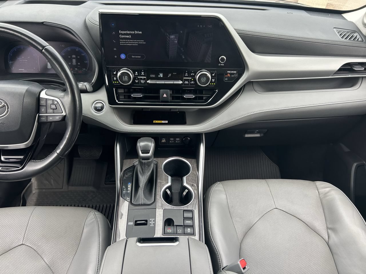 Used 2023 Toyota Highlander Platinum FWD image 20