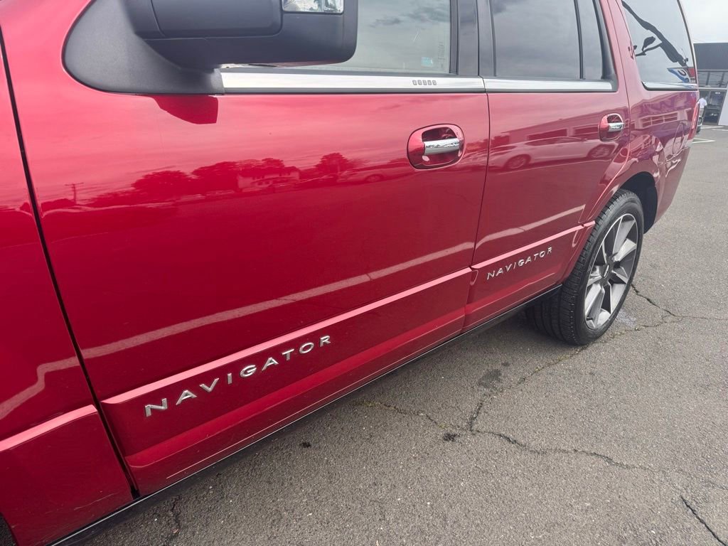 Used 2017 Lincoln Navigator Reserve AWD/4WD image 12