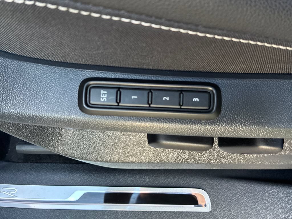 Used 2024 Volkswagen Tiguan SEL R-Line AWD/4WD image 12