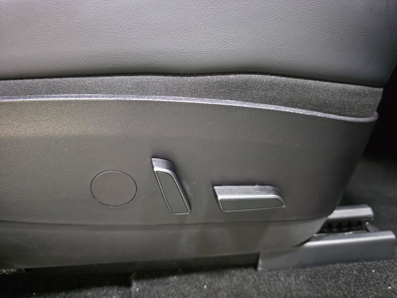 Used 2021 Tesla Model Y Long Range AWD/4WD image 27