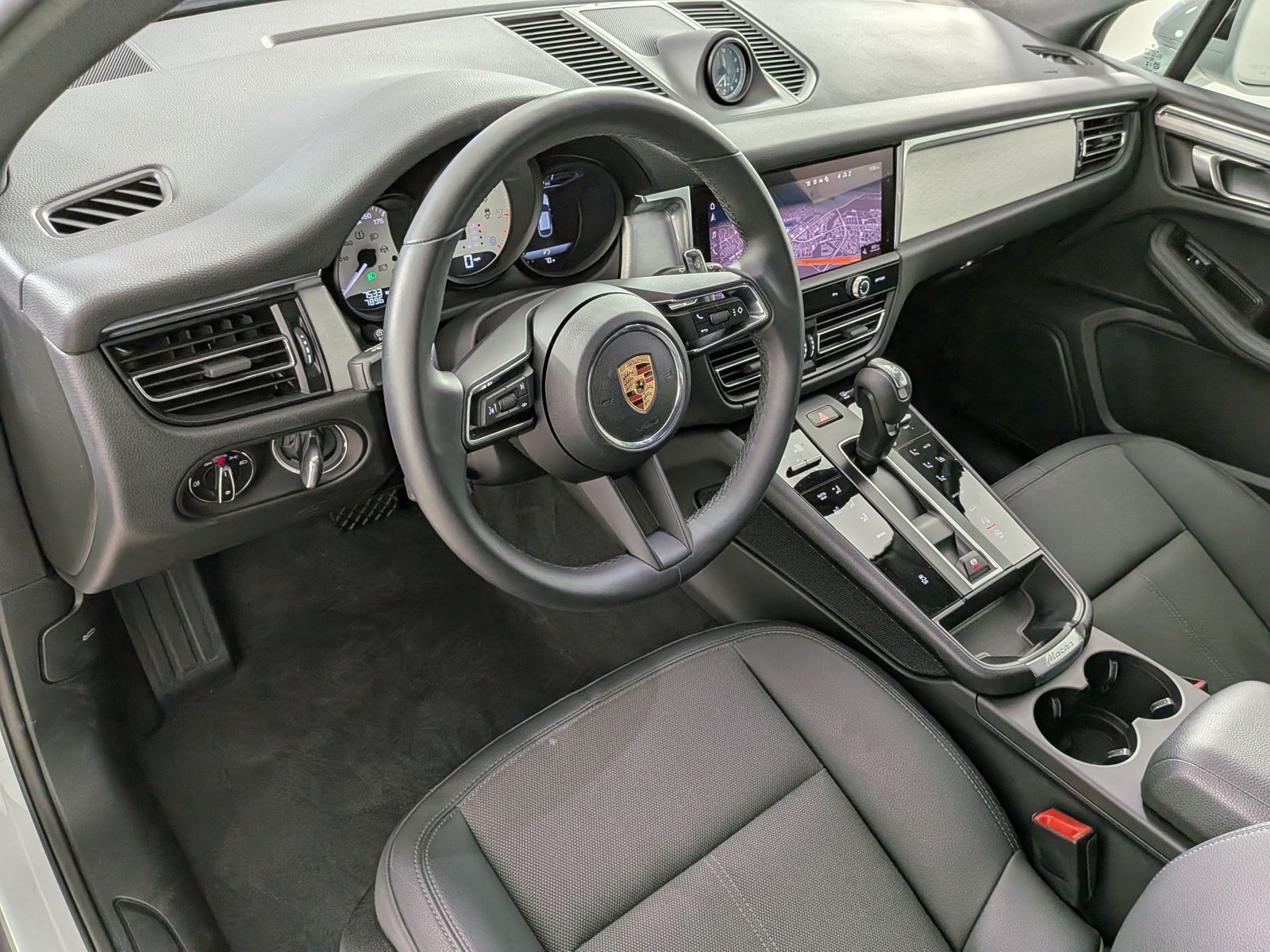 Used 2025 Porsche Macan Turbo AWD/4WD video 3