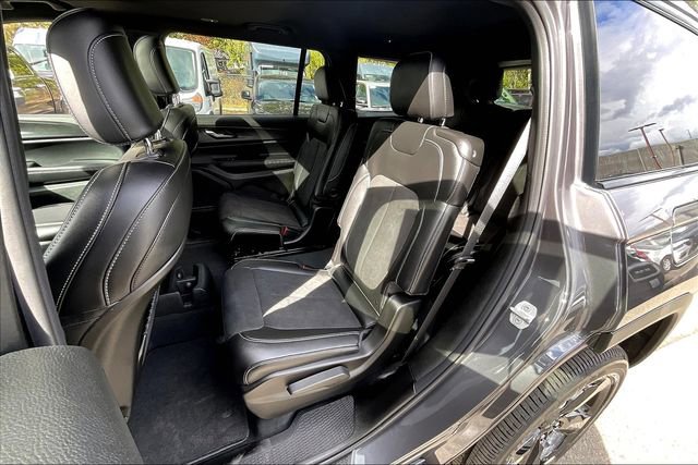 New 2025 Jeep Grand Cherokee L Altitude image 11