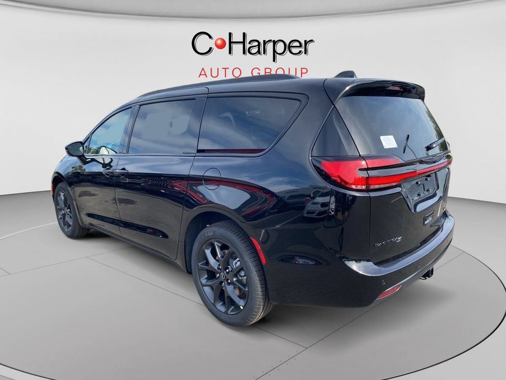 New 2026 Chrysler Pacifica Limited w/ S Appearance Package AWD/4WD image 5