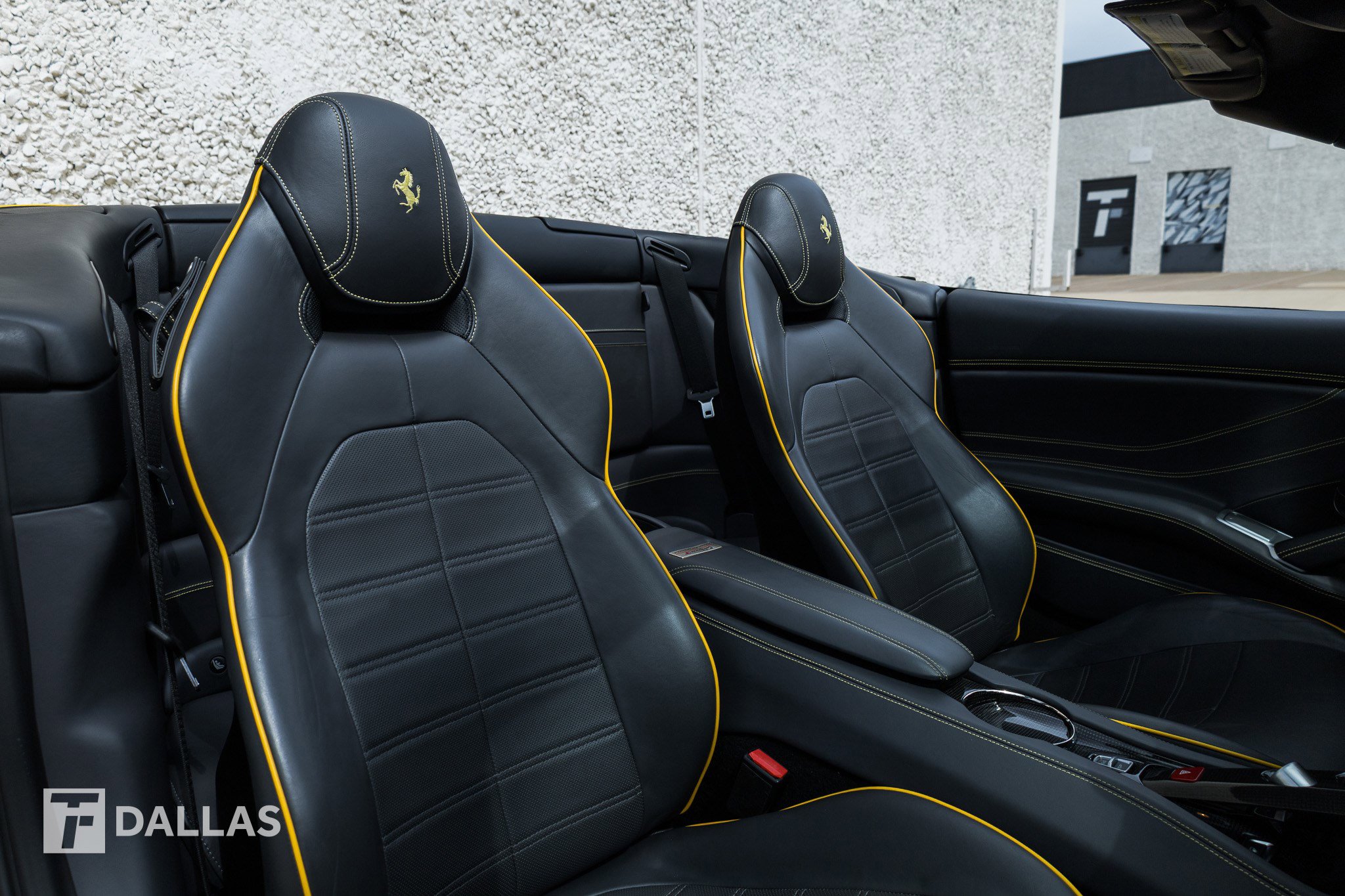 Used 2016 Ferrari California T RWD image 37