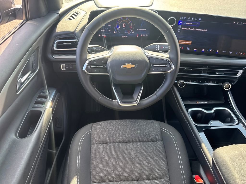 Used 2025 Chevrolet Traverse LT image 16