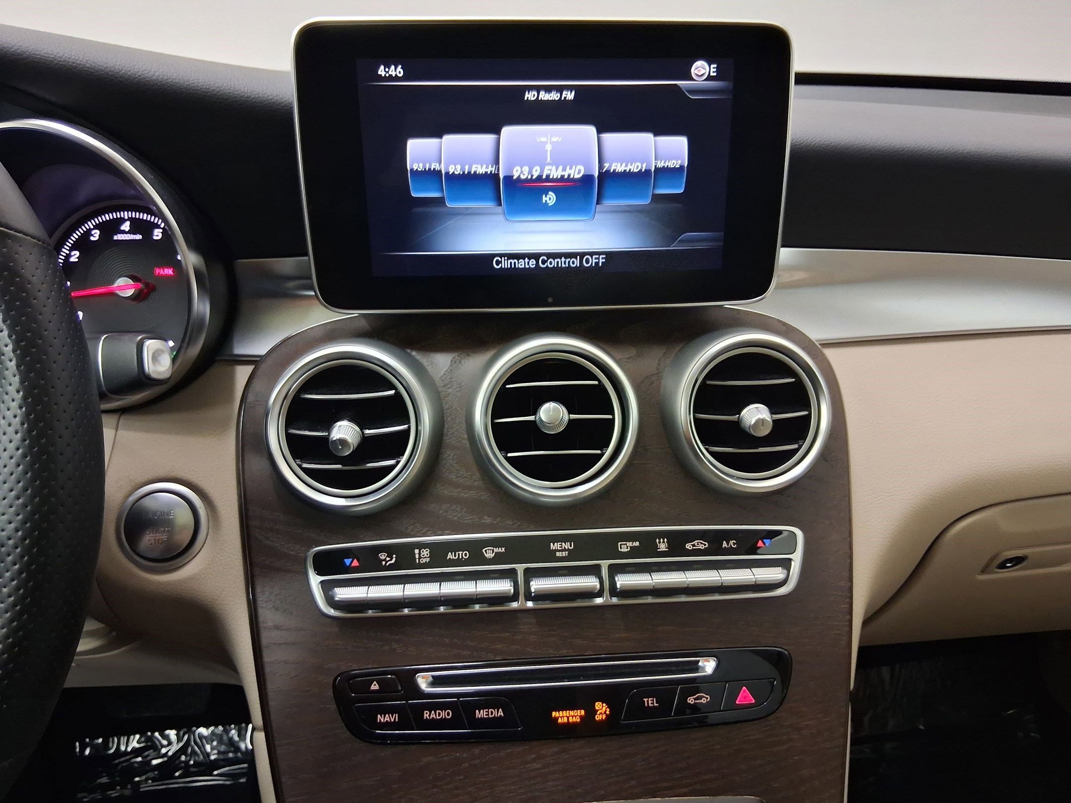 Used 2019 Mercedes-Benz GLC 350e 4MATIC image 26