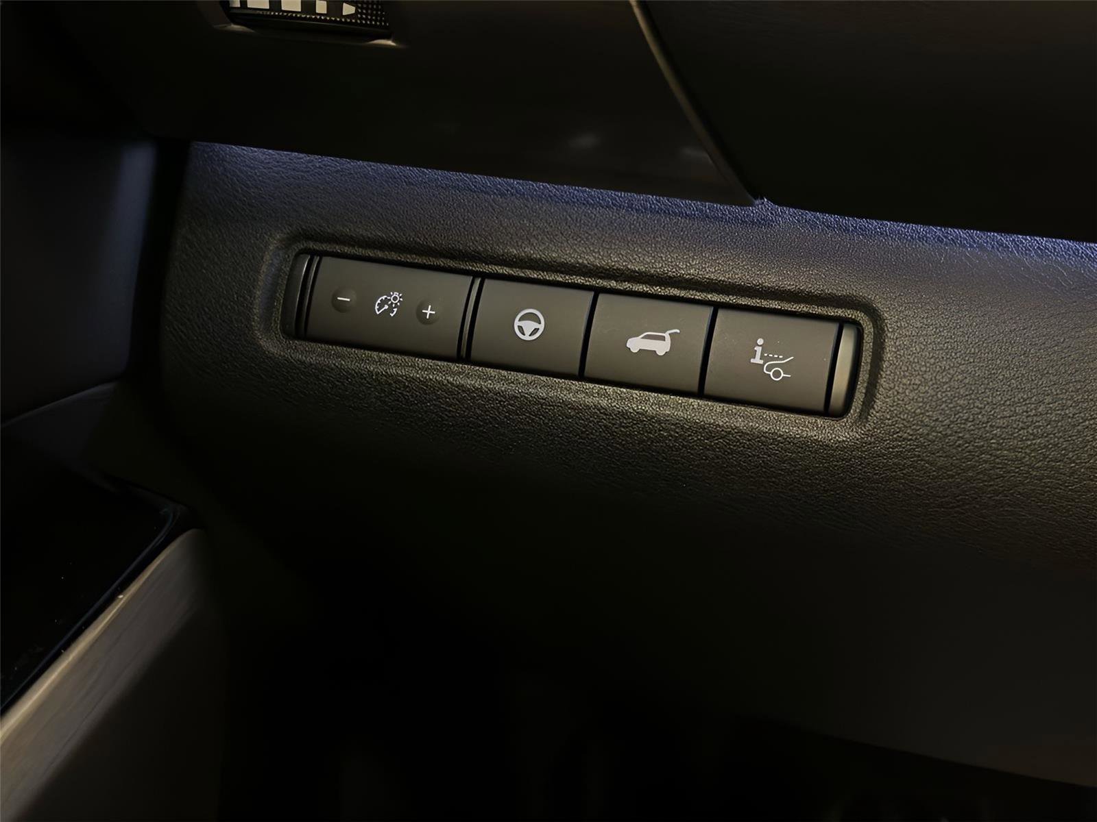 Used 2024 Nissan Pathfinder Platinum w/ Cargo Package image 41