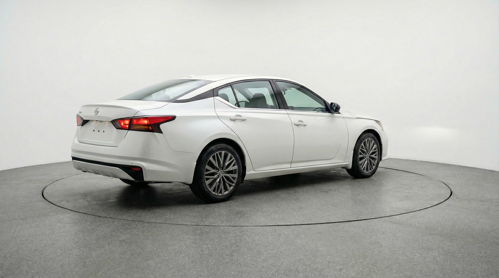 Used 2025 Nissan Altima 2.5 SV image 9