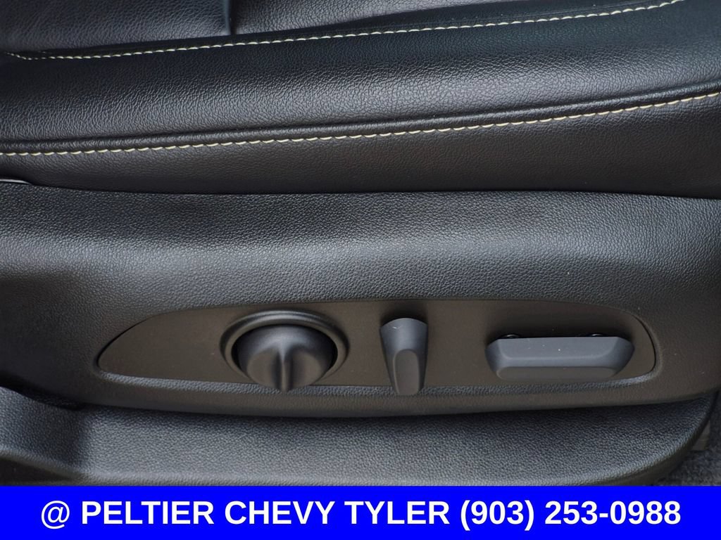 Used 2023 Chevrolet Traverse LT FWD image 14