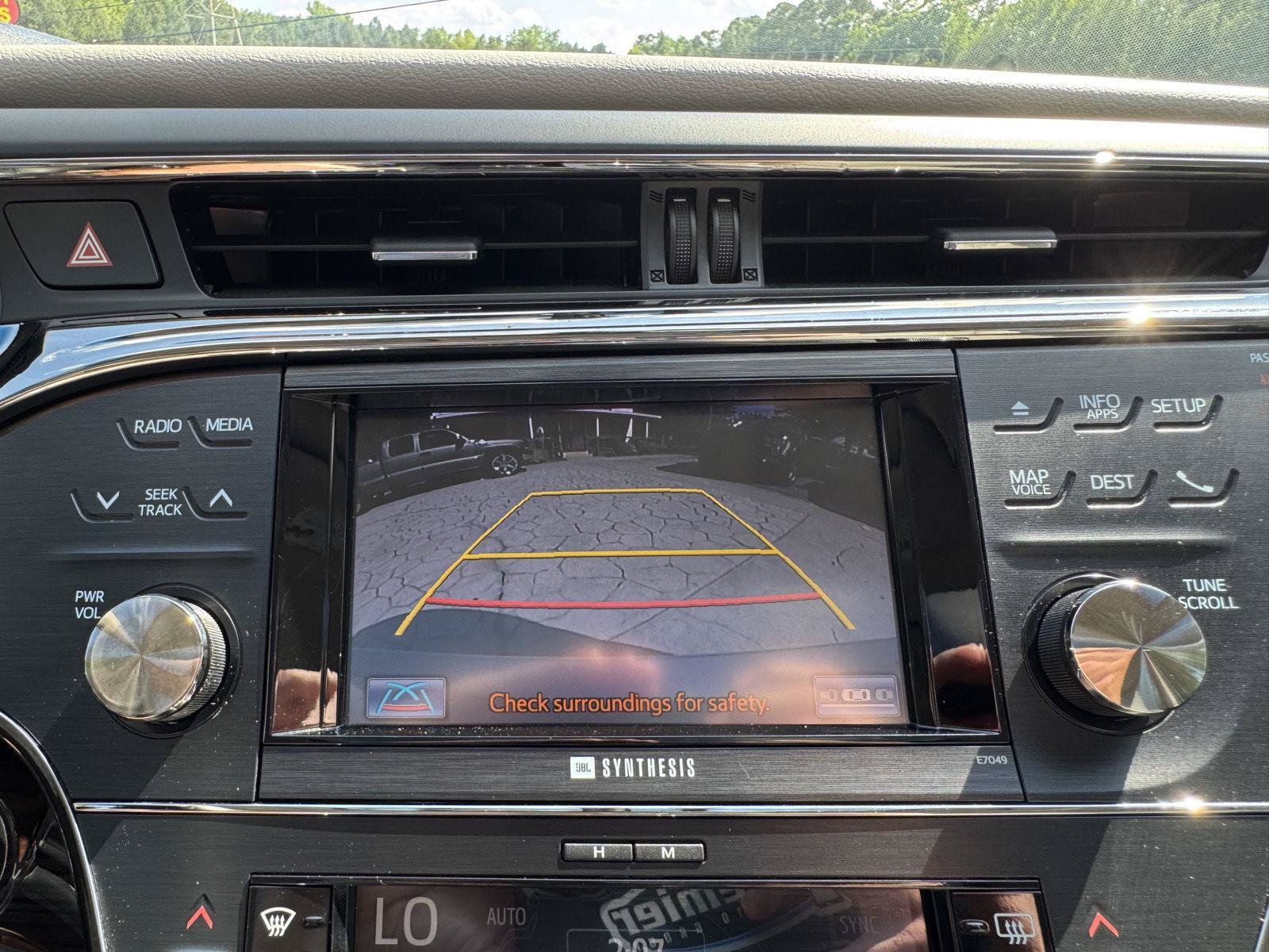Used 2014 Toyota Avalon Limited w/ Technology Package FWD image 19