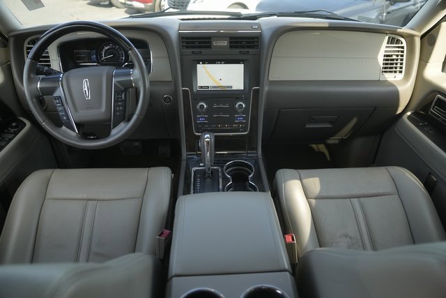Used 2017 Lincoln Navigator Select image 23