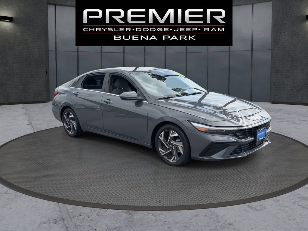Used 2024 Hyundai Elantra SEL w/ Convenience Package FWD image 2