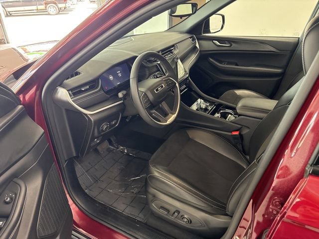 Used 2023 Jeep Grand Cherokee Altitude AWD/4WD image 17