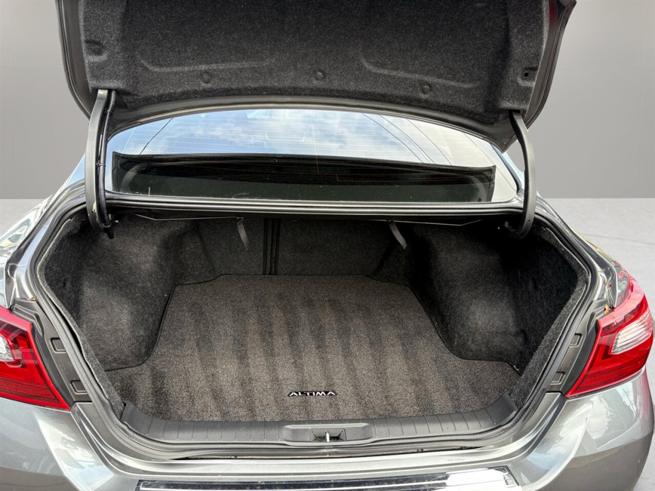Used 2017 Nissan Altima 2.5 SR image 44