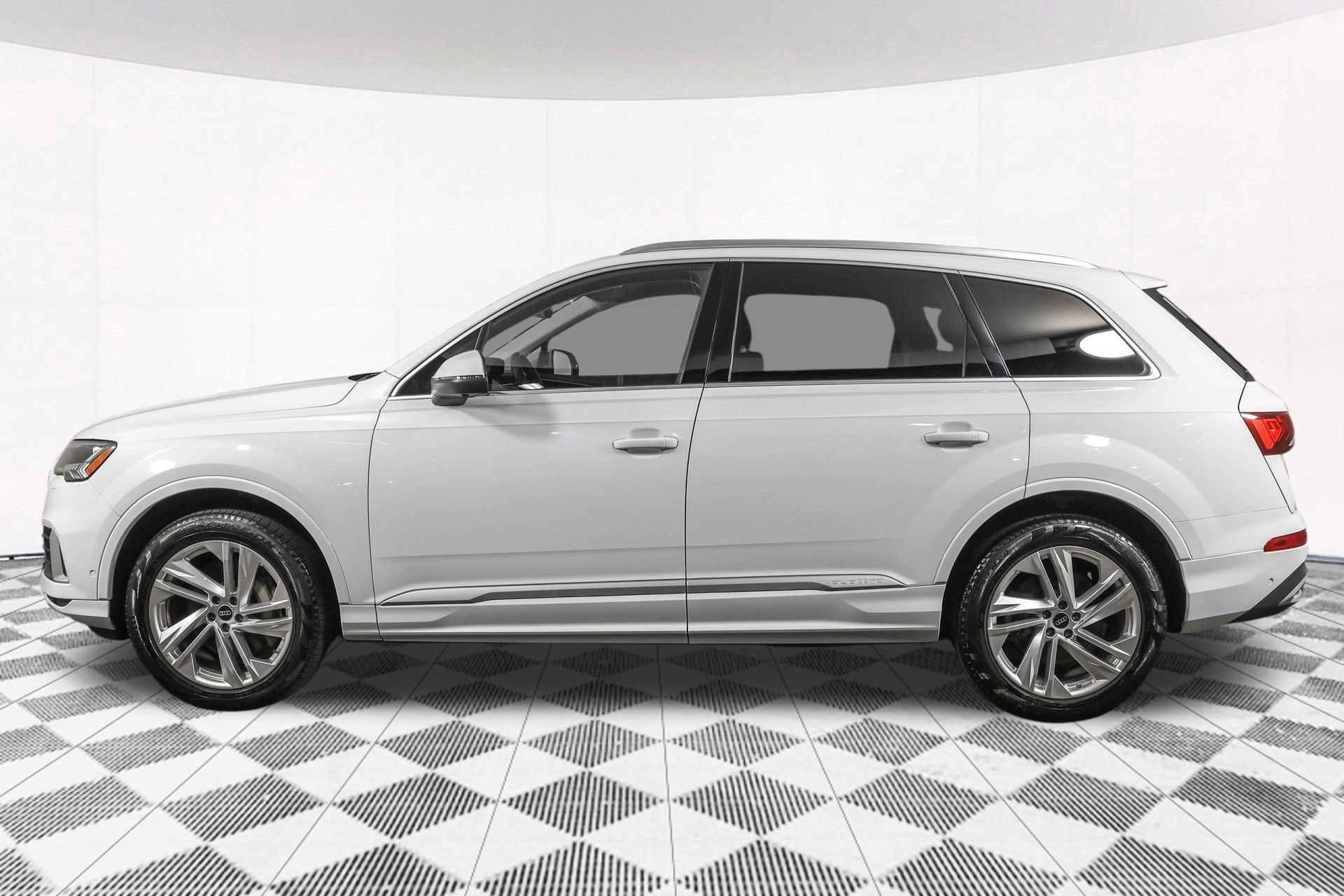 Used 2023 Audi Q7 3.0T Premium w/ Convenience Package AWD/4WD image 23
