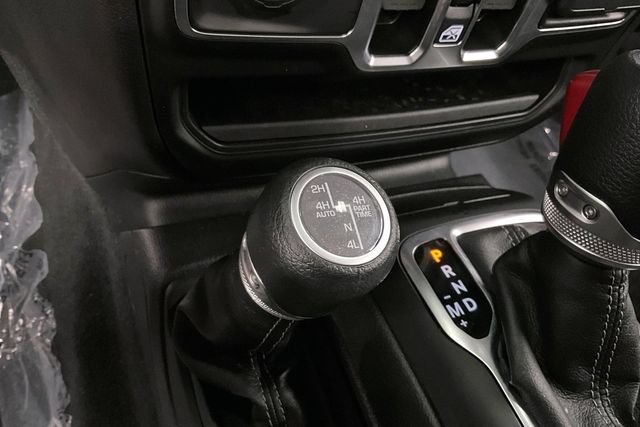 Used 2025 Jeep Wrangler Unlimited Sahara AWD/4WD image 40