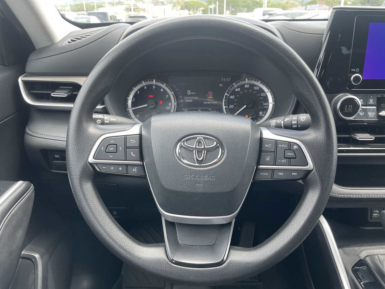 Used 2023 Toyota Highlander L FWD image 11