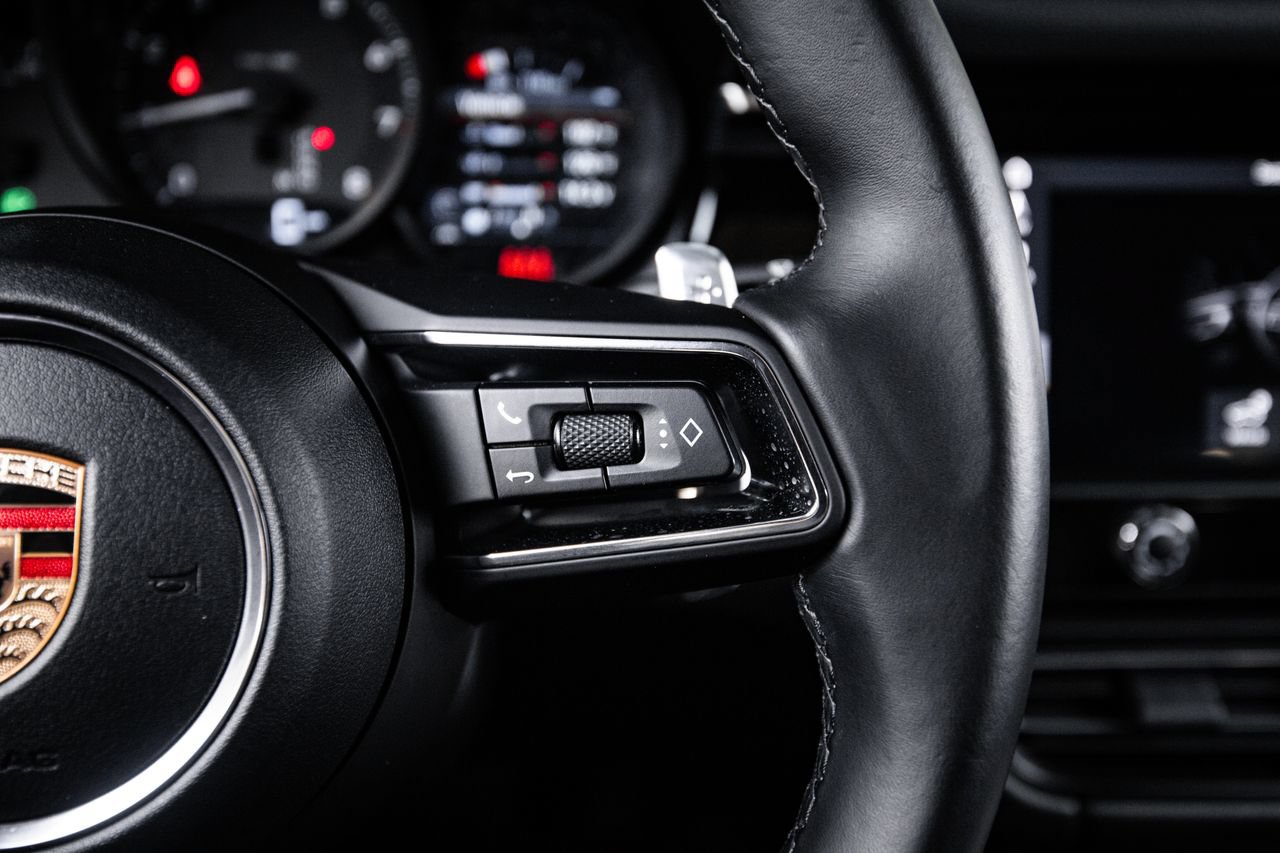 Certified 2023 Porsche Macan AWD/4WD image 16