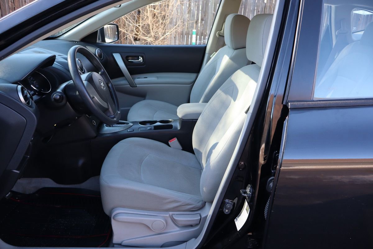 Used 2014 Nissan Rogue S image 19