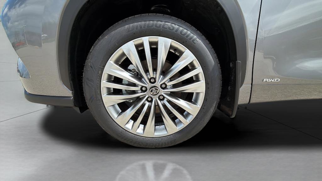 Used 2026 Toyota Highlander Platinum image 28