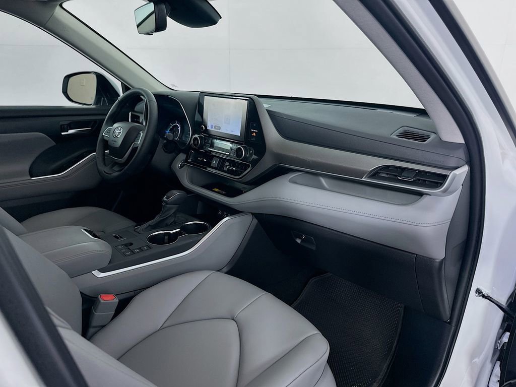 Certified 2026 Toyota Highlander XLE image 31