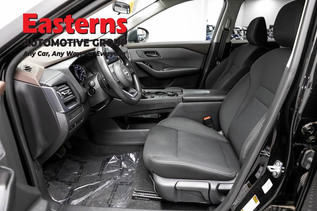 Used 2023 Nissan Rogue S AWD/4WD image 13
