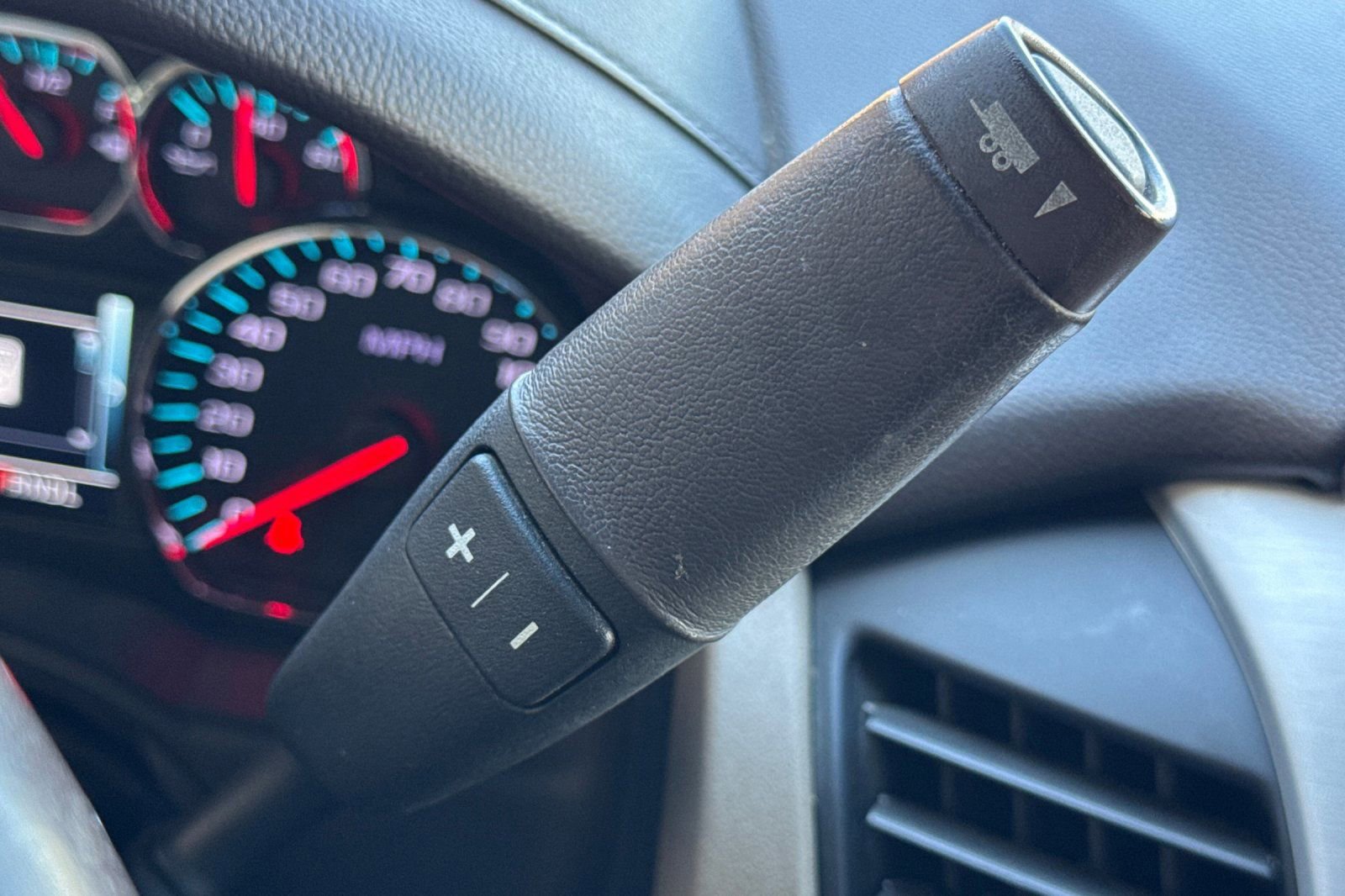 Used 2019 GMC Yukon SLT w/ Premium Edition image 25