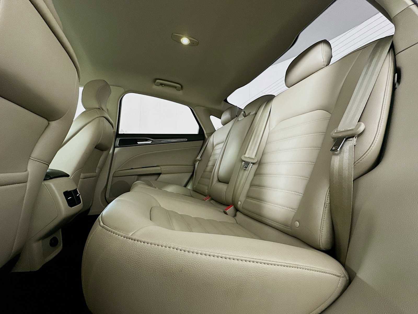 Used 2017 Ford Fusion SE w/ Fusion SE Technology Package image 21