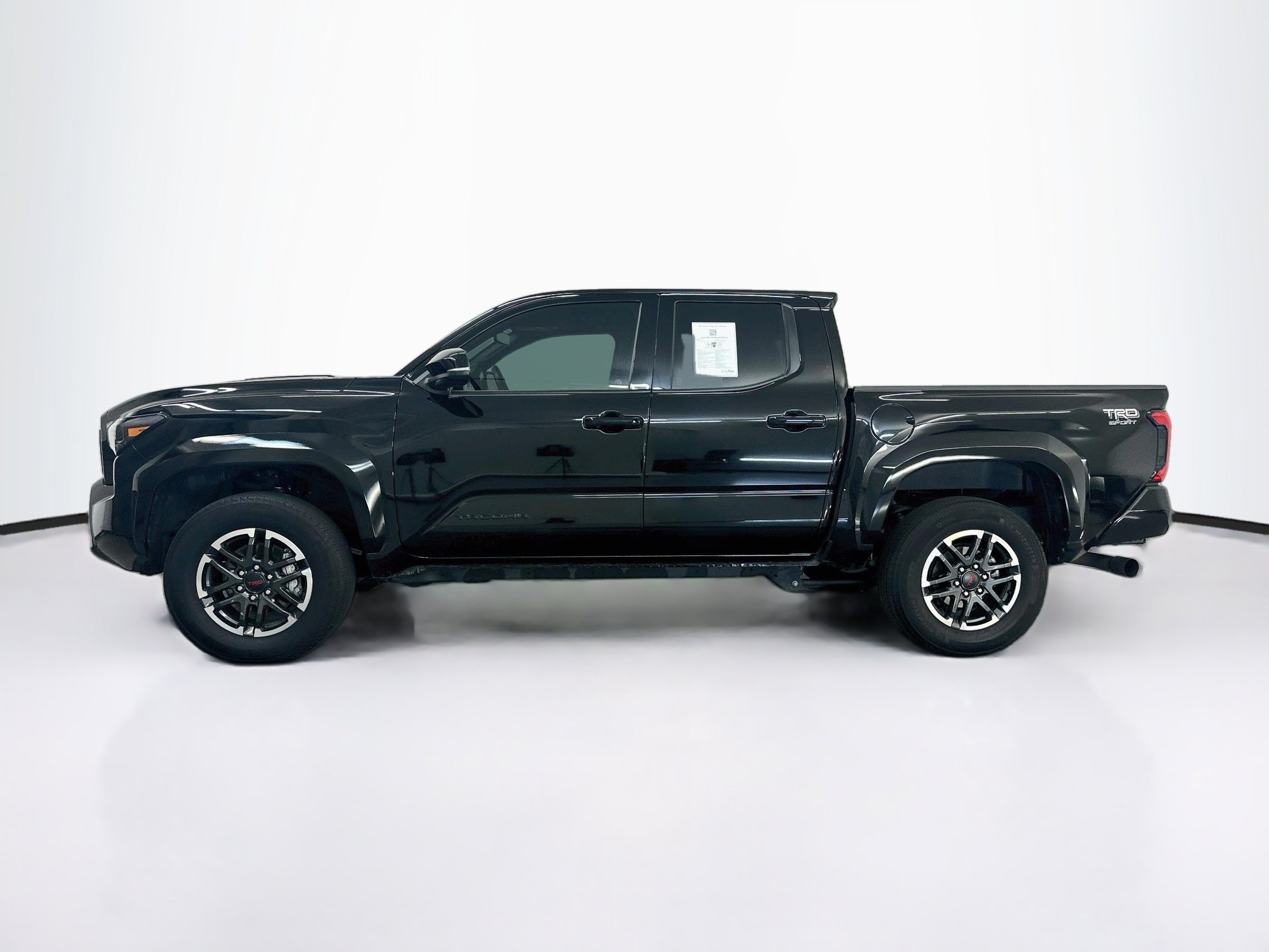Used 2025 Toyota Tacoma TRD Sport w/ TRD Sport Upgrade Package AWD/4WD image 4