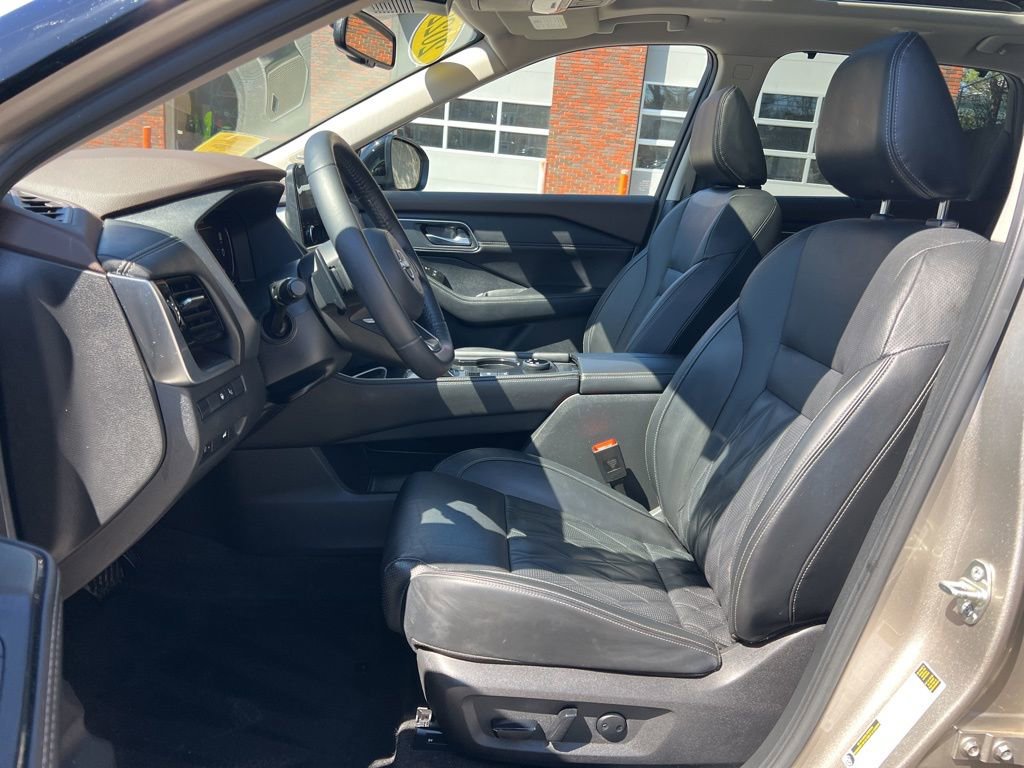 Used 2022 Nissan Rogue Platinum w/ Head-Up Display Package image 13