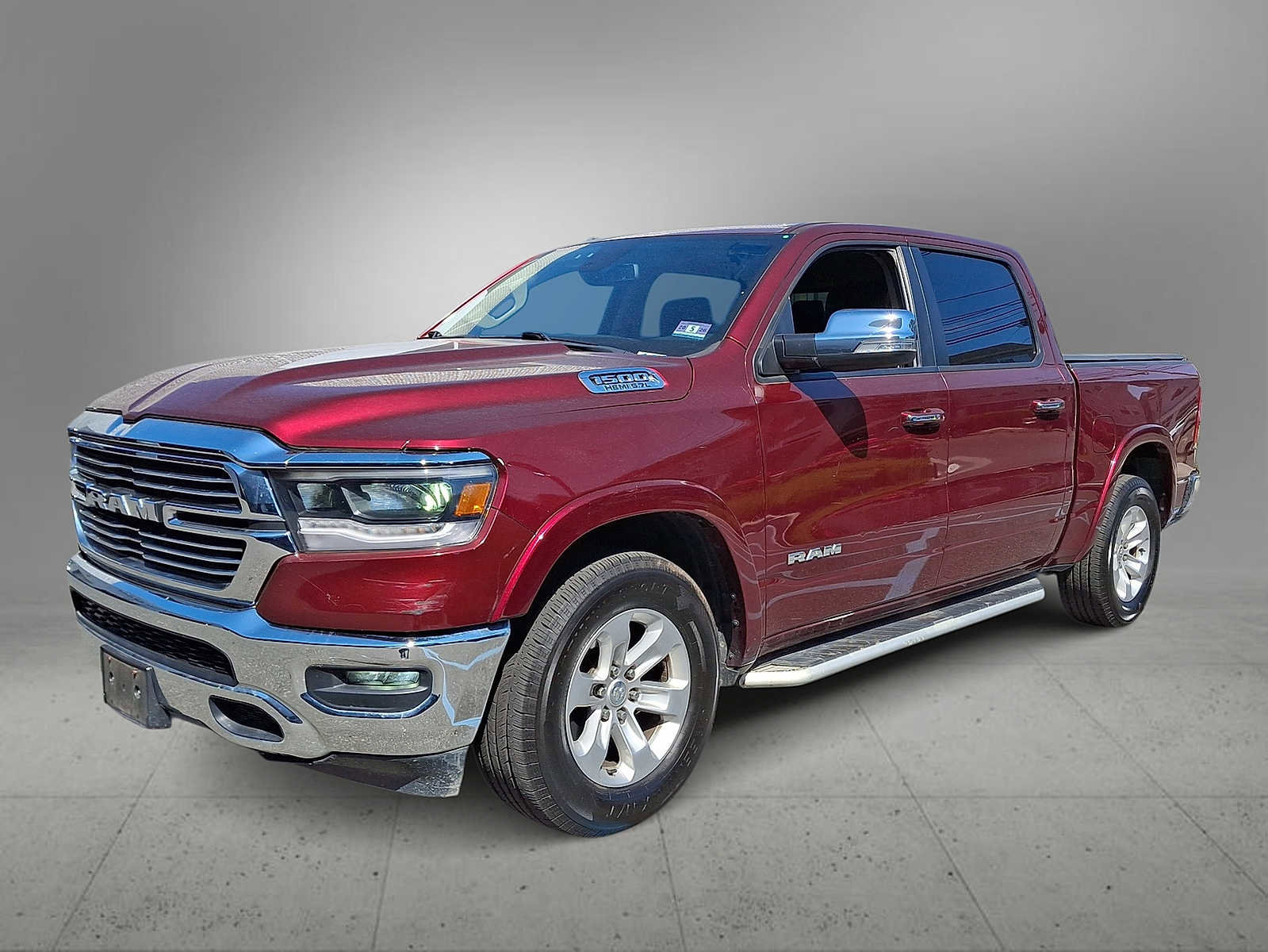 Used 2019 RAM 1500 Laramie AWD/4WD image 1