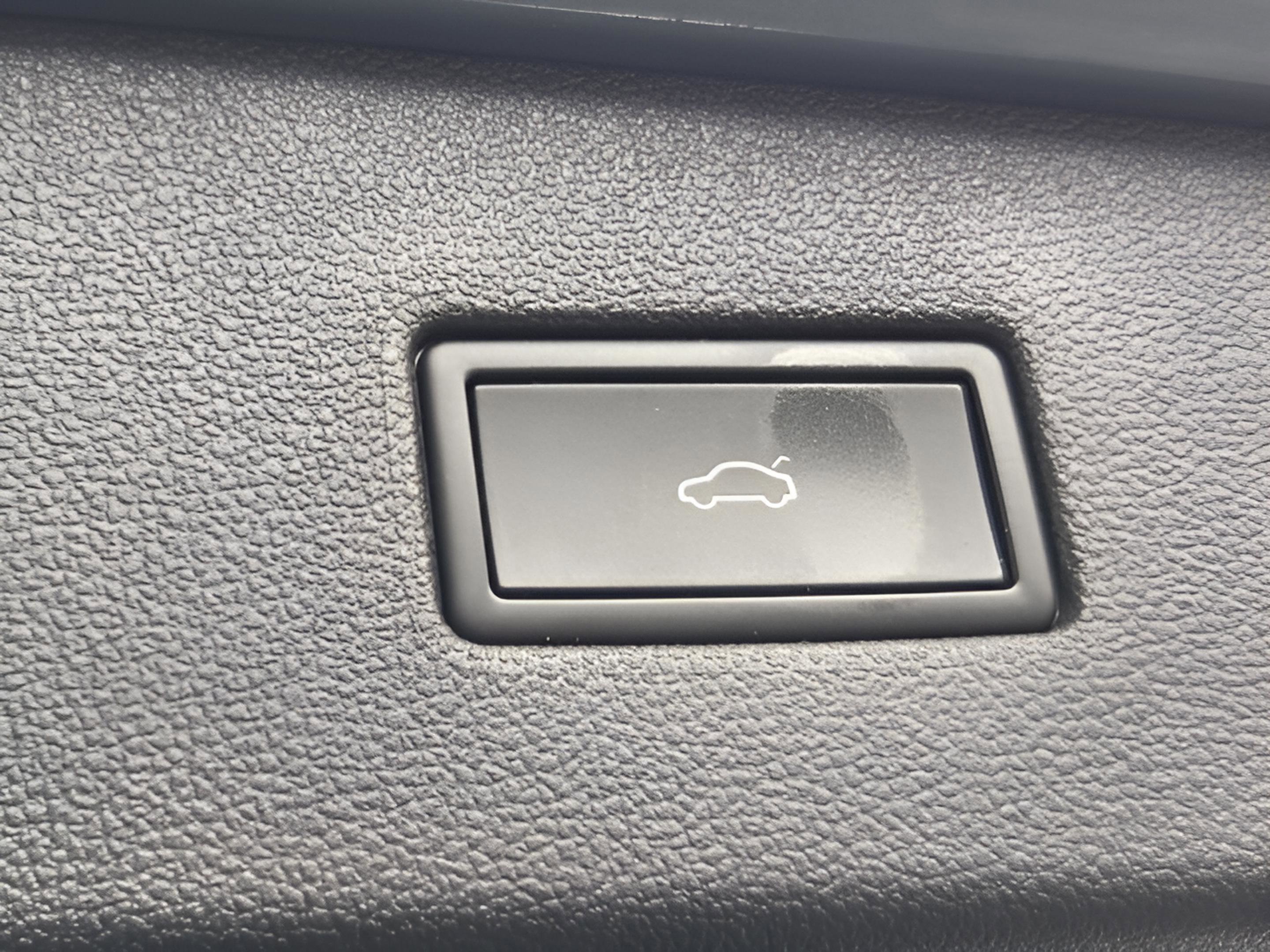 Used 2021 Volkswagen Tiguan SEL Premium R-Line image 25